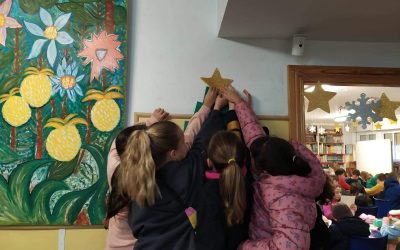 LA BIBLIOTECA SE VISTE DE NAVIDAD