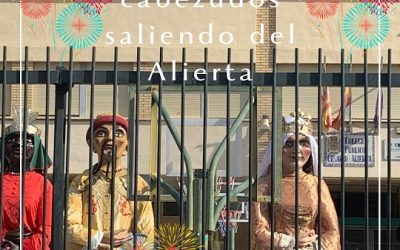 ¡HOY LOS GIGANTES Y CABEZUDOS HAN SALIDO DE NUESTRO COLE!